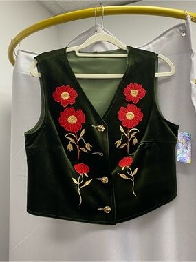 Embroidered Velvet Floral Vest - Green with Red Flowers